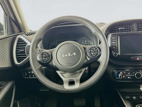 Used 2022 Kia Soul LX w/ Technology Package image 18