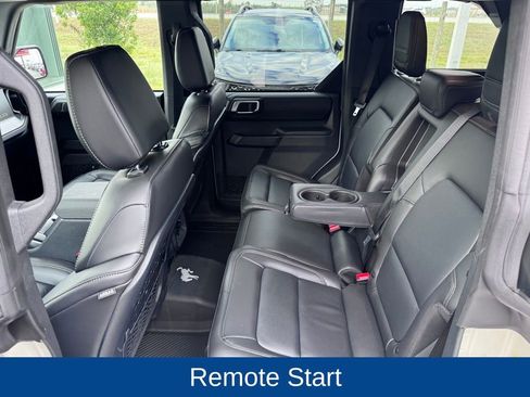 Used 2025 Ford Bronco Badlands image 11