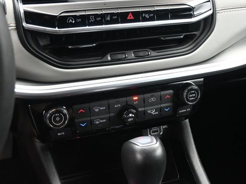 Used 2025 Jeep Compass Limited AWD/4WD image 18