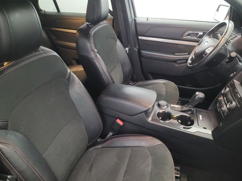 Used 2018 Ford Explorer XLT w/ Equipment Group 202A image 21