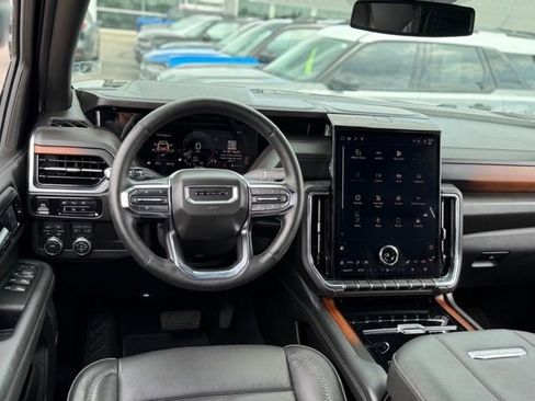 Used 2025 GMC Yukon XL Denali AWD/4WD image 19