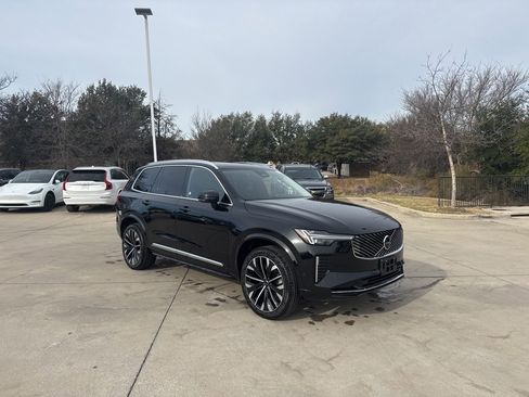 Certified 2025 Volvo XC90 B6 Plus image 3