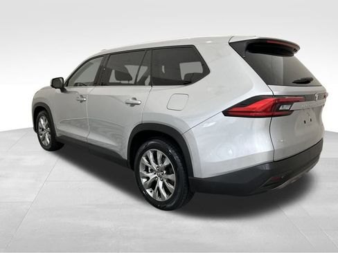 Used 2024 Toyota Grand Highlander Platinum image 3