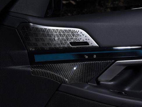 Used 2025 BMW M5 w/ Carbon Package image 30