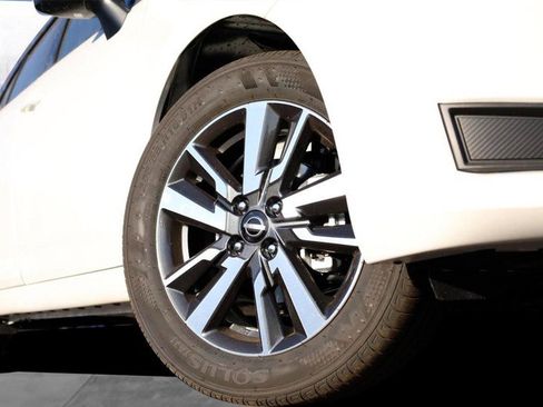 New 2025 Nissan Versa SV w/ Trunk Package image 3