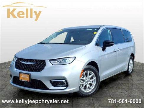 Certified 2024 Chrysler Pacifica Touring-L FWD image 1