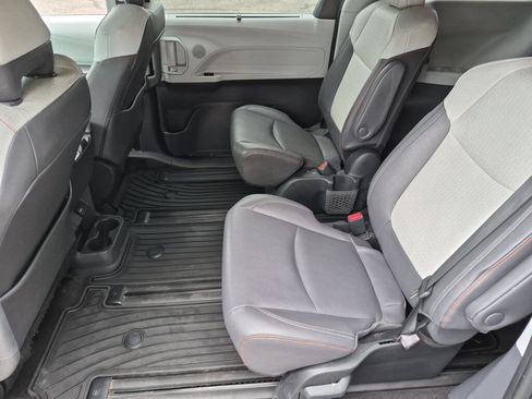 Used 2023 Toyota Sienna XSE w/ XSE Plus Package AWD/4WD image 17