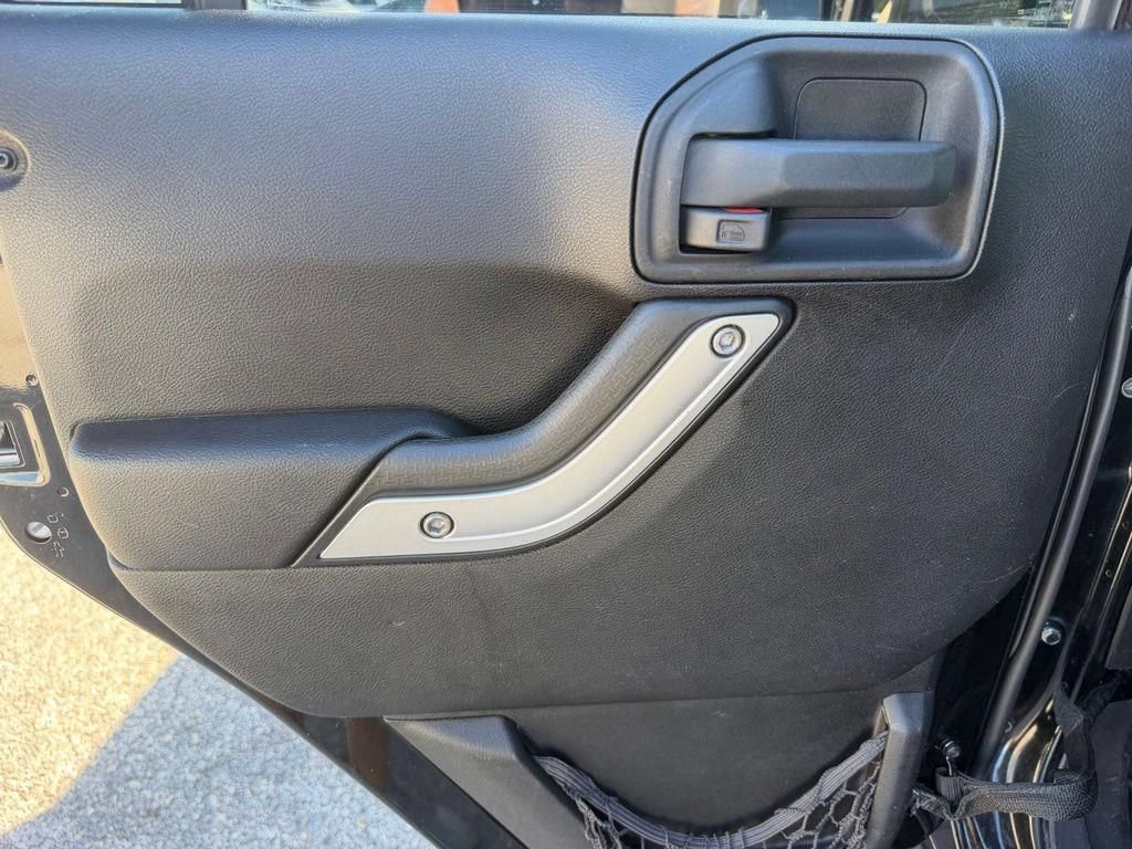 Used 2012 Jeep Wrangler Unlimited Sahara AWD/4WD image 12