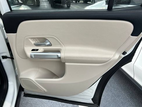 Used 2023 Mercedes-Benz GLB 250 image 43