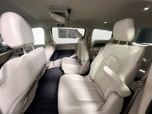 Used 2020 Chrysler Pacifica Touring-L w/ Premium Audio Group image 29