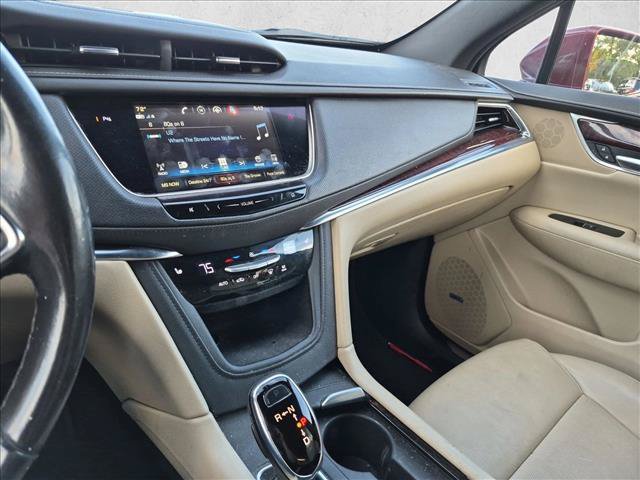 Used 2018 Cadillac XT5 Luxury w/ Driver Awareness Package AWD/4WD image 12