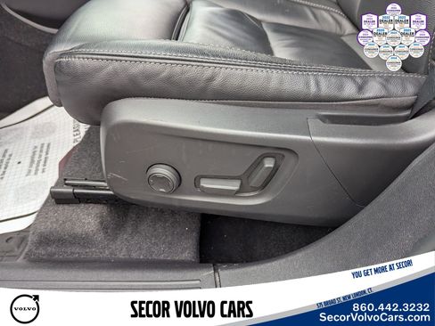Certified 2023 Volvo XC40 B5 Plus image 10