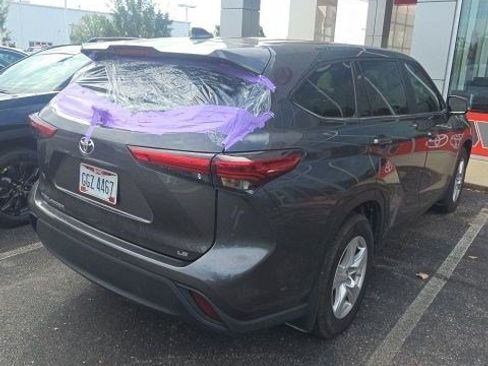 Used 2023 Toyota Highlander LE FWD image 6