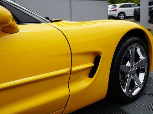 Used 2000 Chevrolet Corvette Convertible w/ Memory Pkg RWD image 44