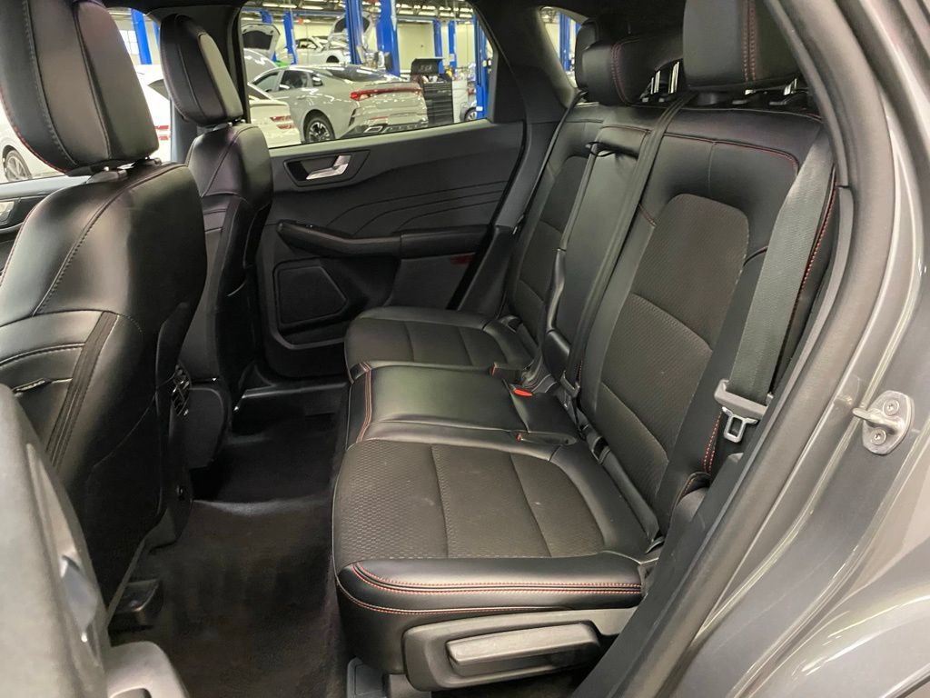 Used 2025 Ford Escape ST-Line FWD image 16