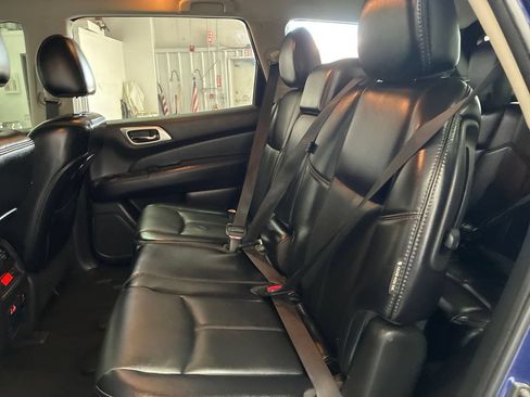 Used 2020 Nissan Pathfinder SL AWD/4WD image 18