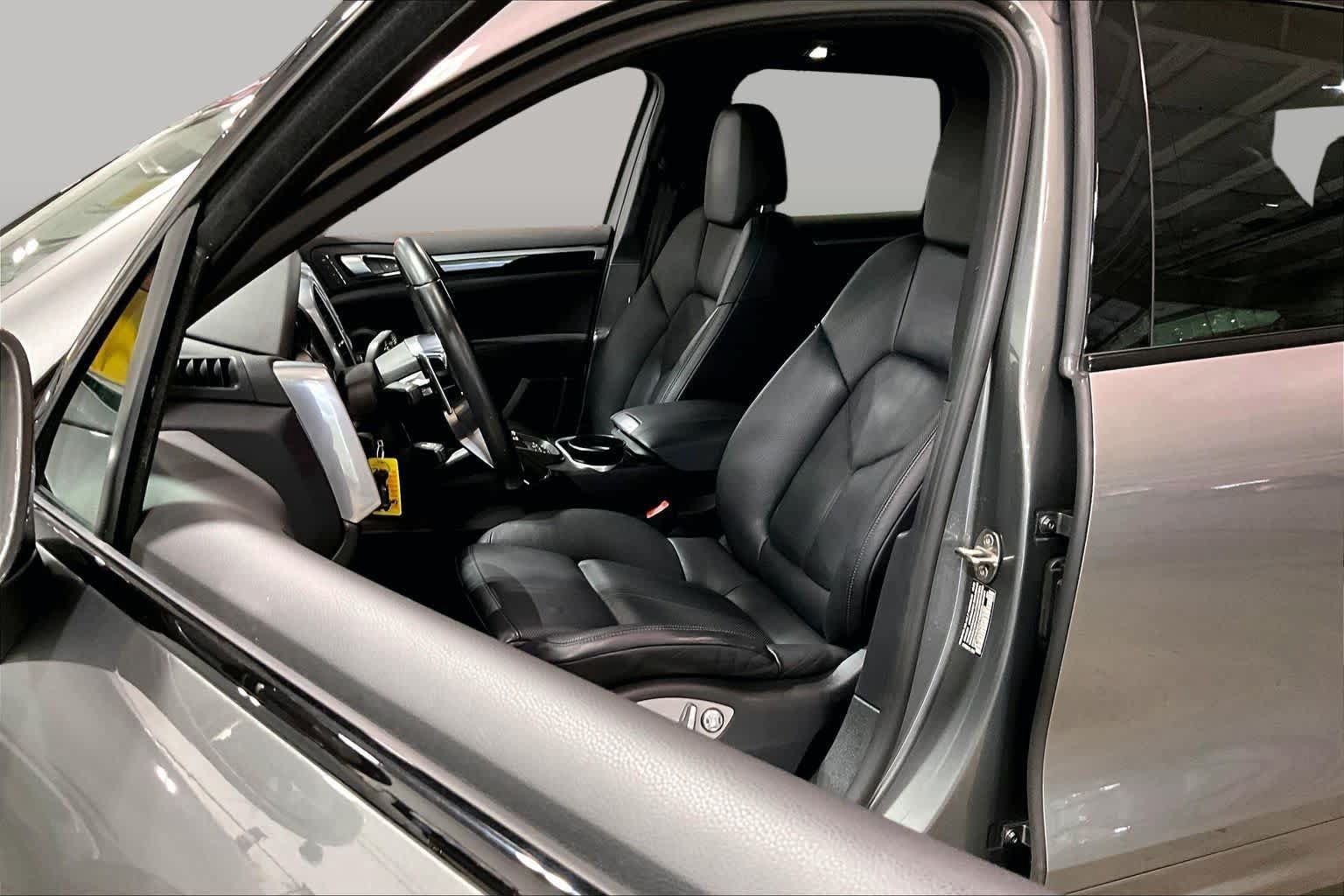 Used 2016 Porsche Cayenne AWD/4WD image 9