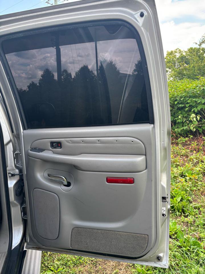Used 2004 Cadillac Escalade ESV AWD image 25