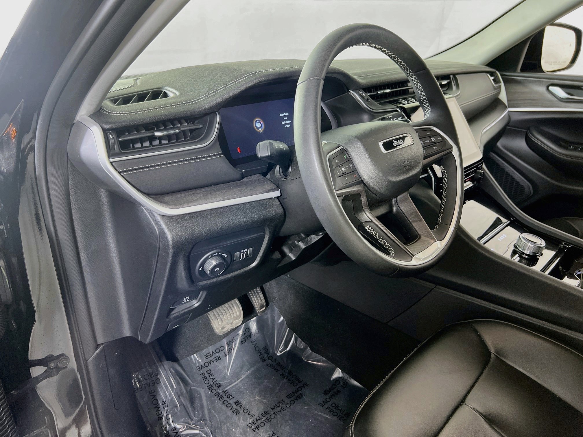Used 2023 Jeep Grand Cherokee Limited AWD/4WD image 9