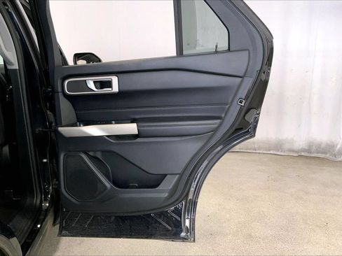 Used 2021 Ford Explorer XLT w/ Equipment Group 202A RWD image 22