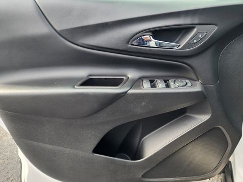 Used 2018 Chevrolet Equinox LT image 24