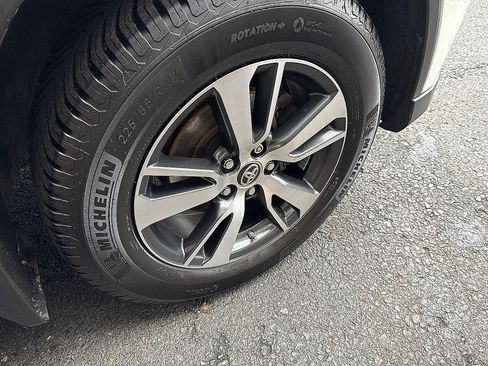 Used 2018 Toyota RAV4 XLE image 26