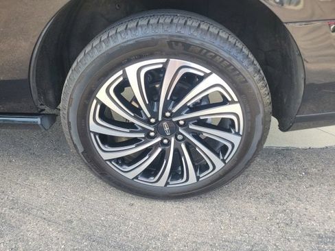 Certified 2025 Lincoln Navigator Black Label AWD/4WD image 18
