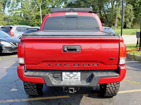 Used 2017 Toyota Tacoma TRD Off-Road AWD/4WD image 18