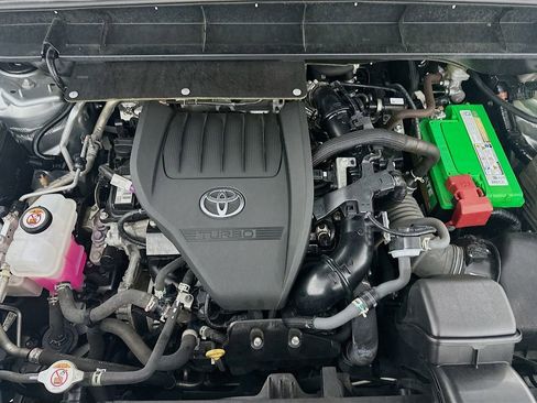 Used 2024 Toyota Highlander LE image 31