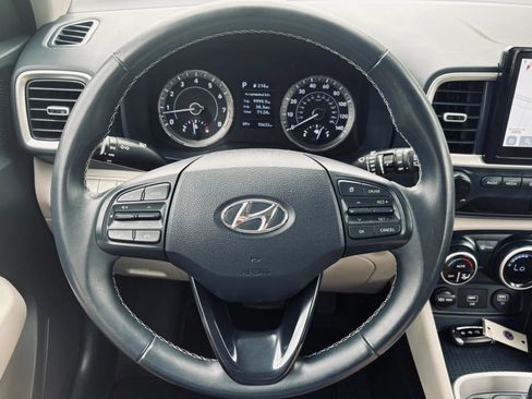 Used 2021 Hyundai Venue FWD image 29