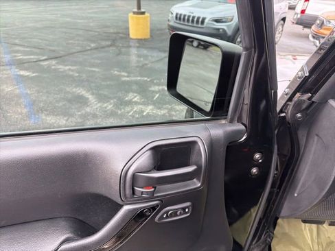 Used 2017 Jeep Wrangler Unlimited Sahara AWD/4WD image 18