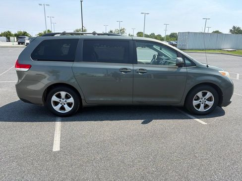 Used 2014 Toyota Sienna LE FWD image 6