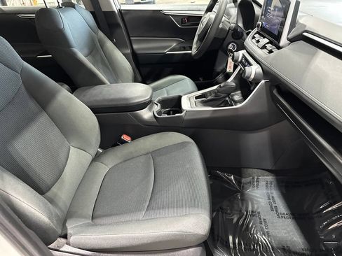 Used 2023 Toyota RAV4 LE AWD/4WD image 18