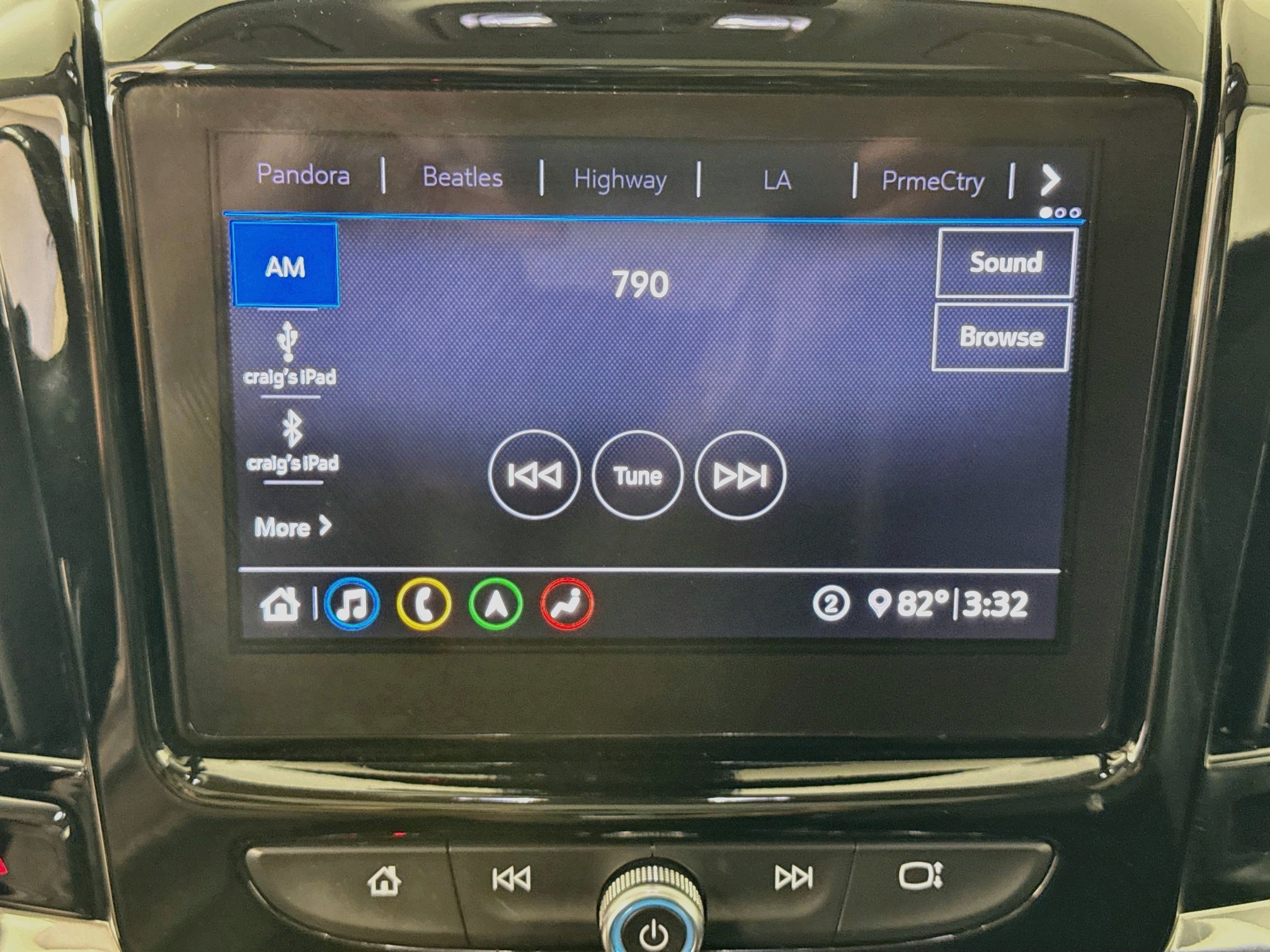 Used 2020 Chevrolet Traverse Premier w/ Redline Edition FWD image 17