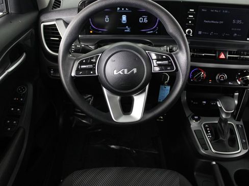 Used 2024 Kia Seltos LX AWD/4WD image 6