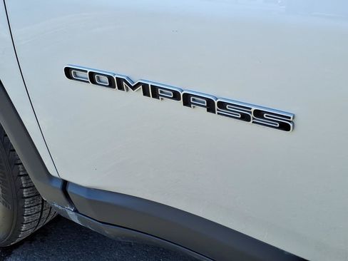 Used 2024 Jeep Compass Latitude AWD/4WD image 30