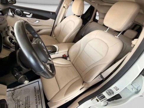 Used 2020 Mercedes-Benz GLC 300 4MATIC image 10