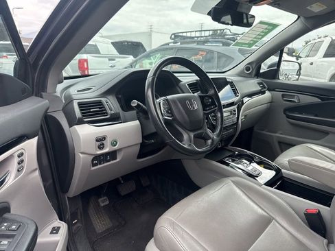 Used 2019 Honda Pilot Touring image 6