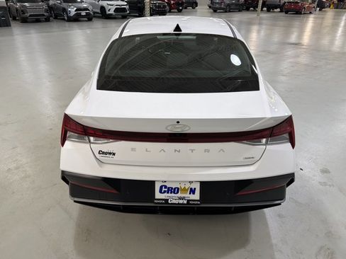 Used 2024 Hyundai Elantra Limited FWD image 8