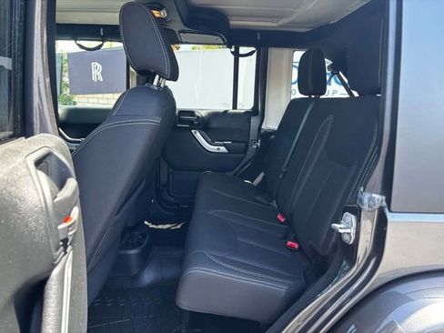 Used 2018 Jeep Wrangler Unlimited Sahara w/ Max Tow Package AWD/4WD image 9