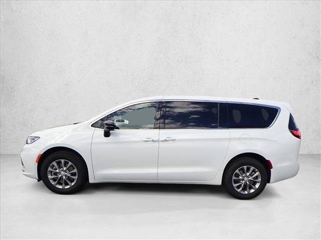 New 2026 Chrysler Pacifica Select AWD/4WD image 2