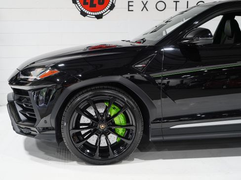 Used 2022 Lamborghini Urus AWD/4WD image 35