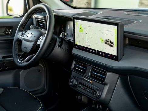 Used 2025 Ford Maverick Lobo AWD/4WD image 43