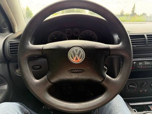 Used 2005 Volkswagen Passat GL FWD image 74