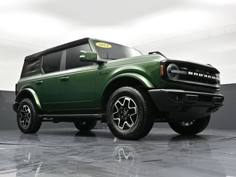 Used 2024 Ford Bronco Outer Banks image 32