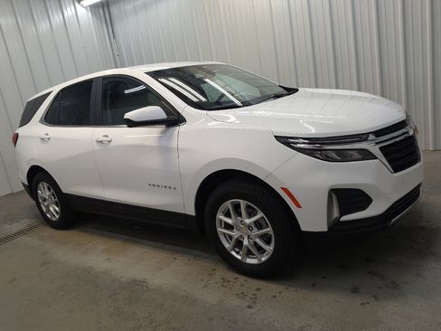 Used 2023 Chevrolet Equinox LT w/ Driver Convenience Package AWD/4WD image 11