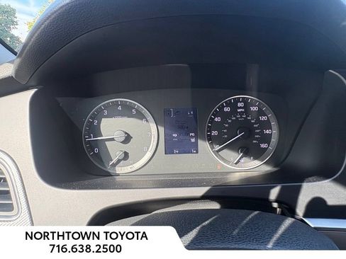 Used 2017 Hyundai Sonata SE FWD image 2