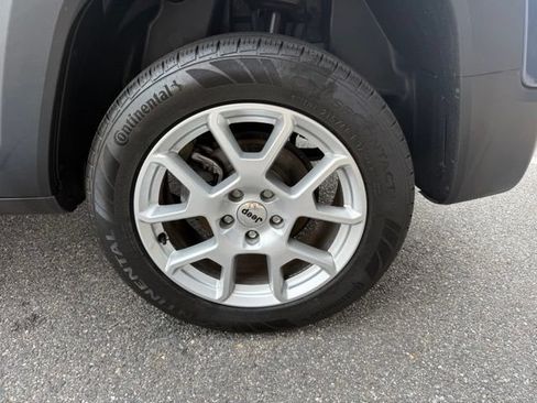Used 2023 Jeep Renegade Latitude AWD/4WD image 45