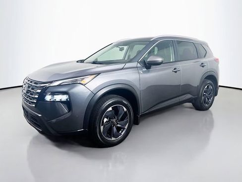 Used 2025 Nissan Rogue SV w/ SV Premium Package FWD image 5