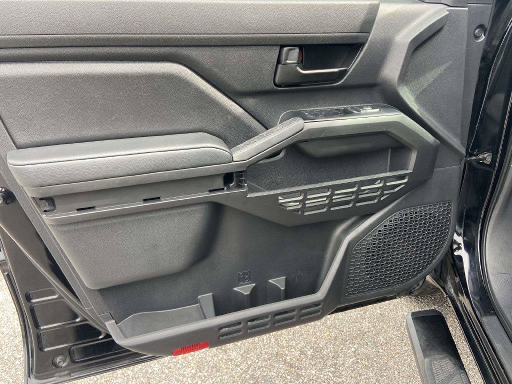 Used 2025 Toyota Tacoma SR5 RWD image 10